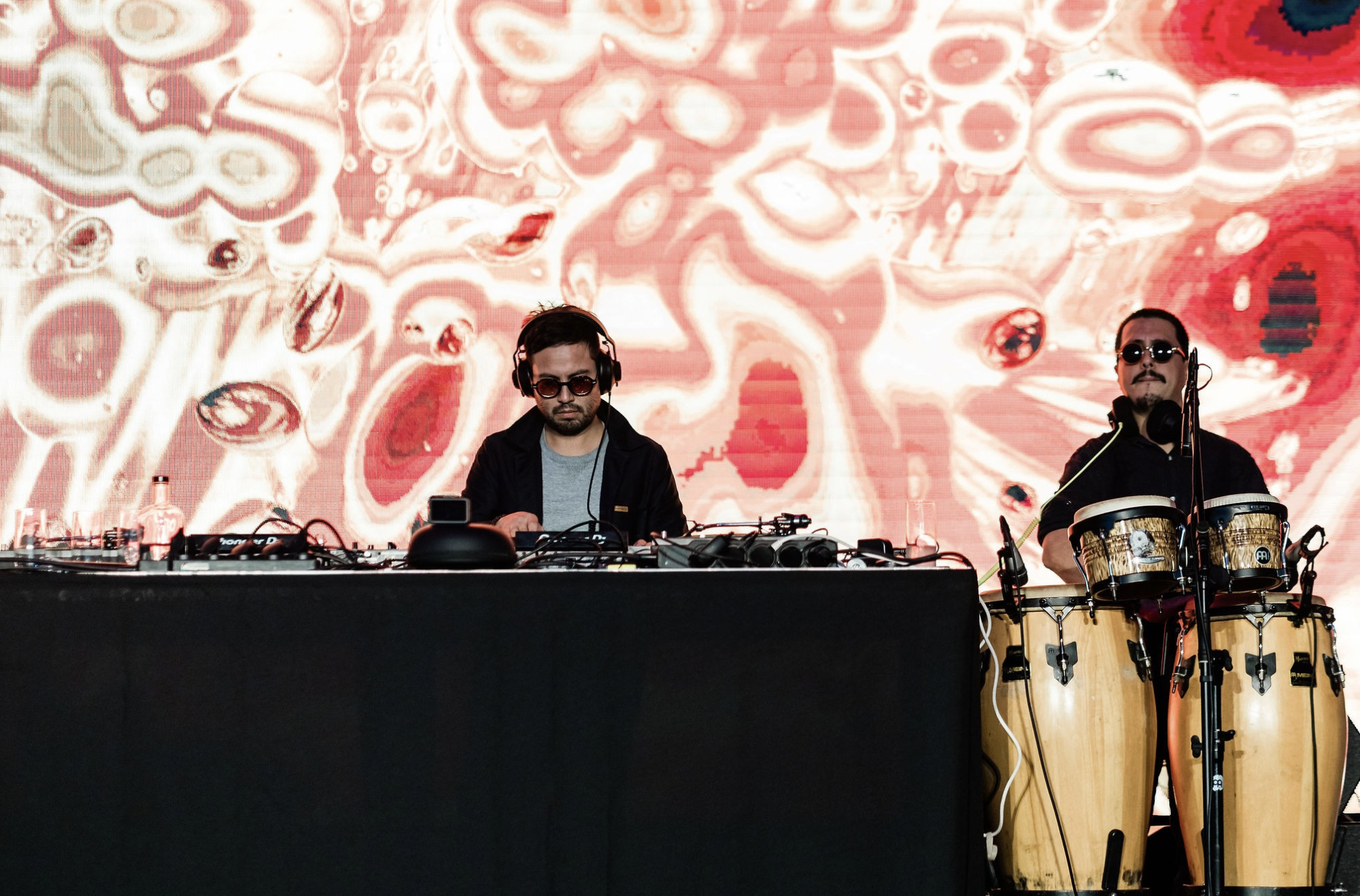 avi and wattusi live with visuals